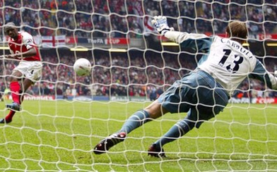 Olympiakos lớn tiếng thách thức Man Utd